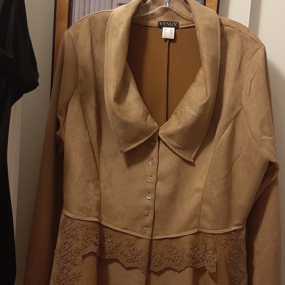 Tunic - Picture 3 of 9